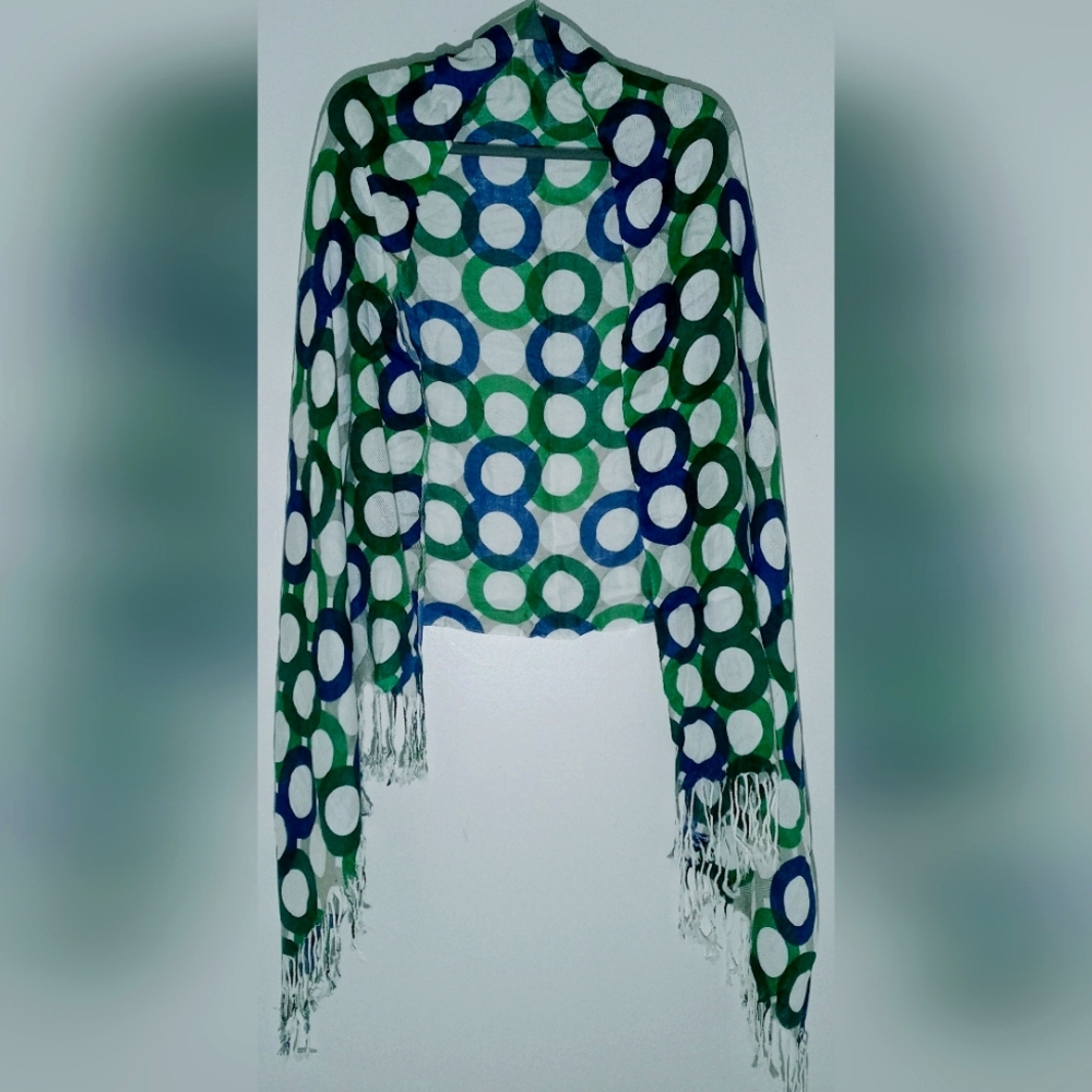 LIGHTWEIGHT WOMEN'S WHITE SCARF WITH MULTICOLOR RINGS